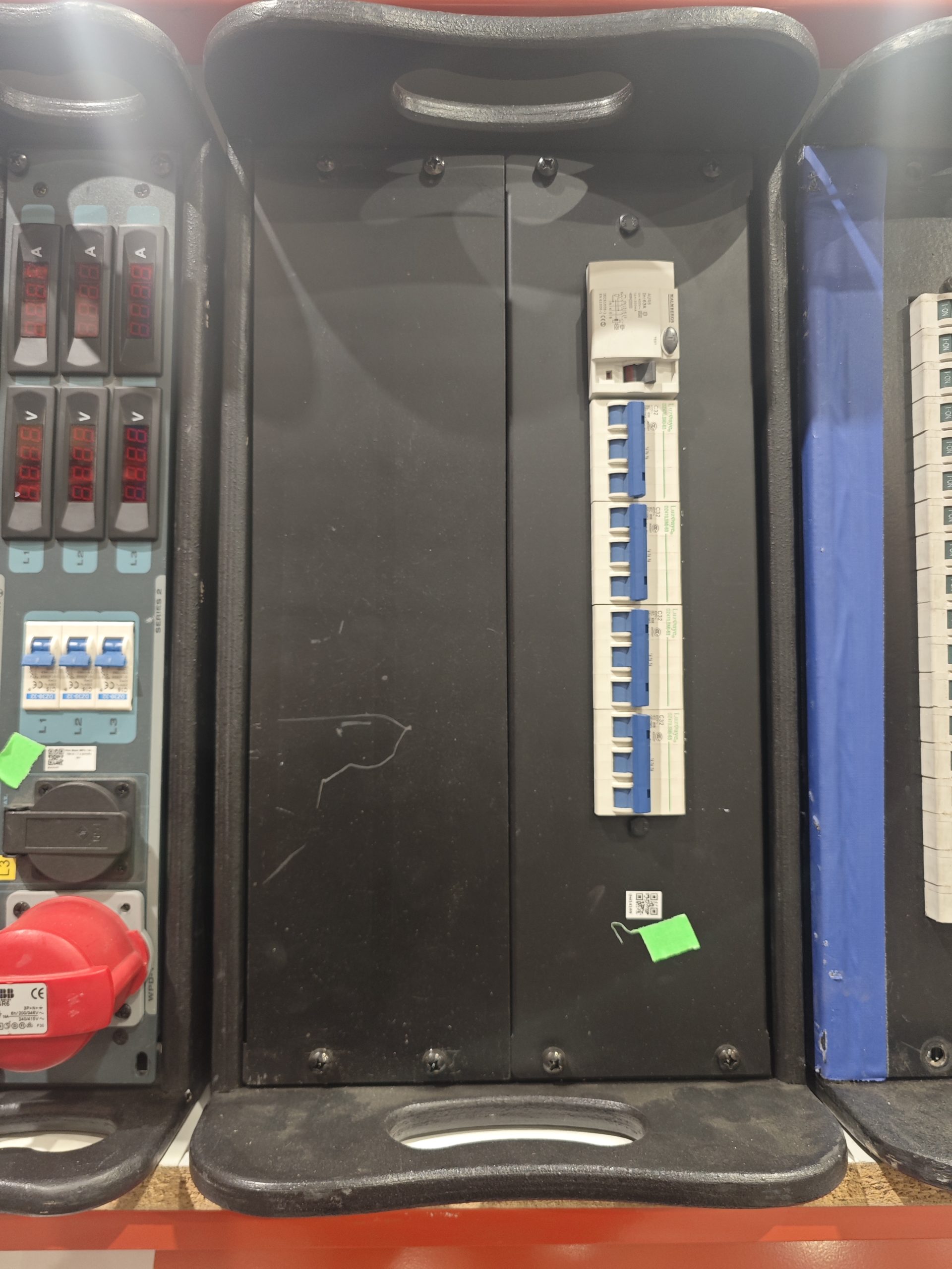 PDU | 63A in |  1 x 63A out, 4 x 32A