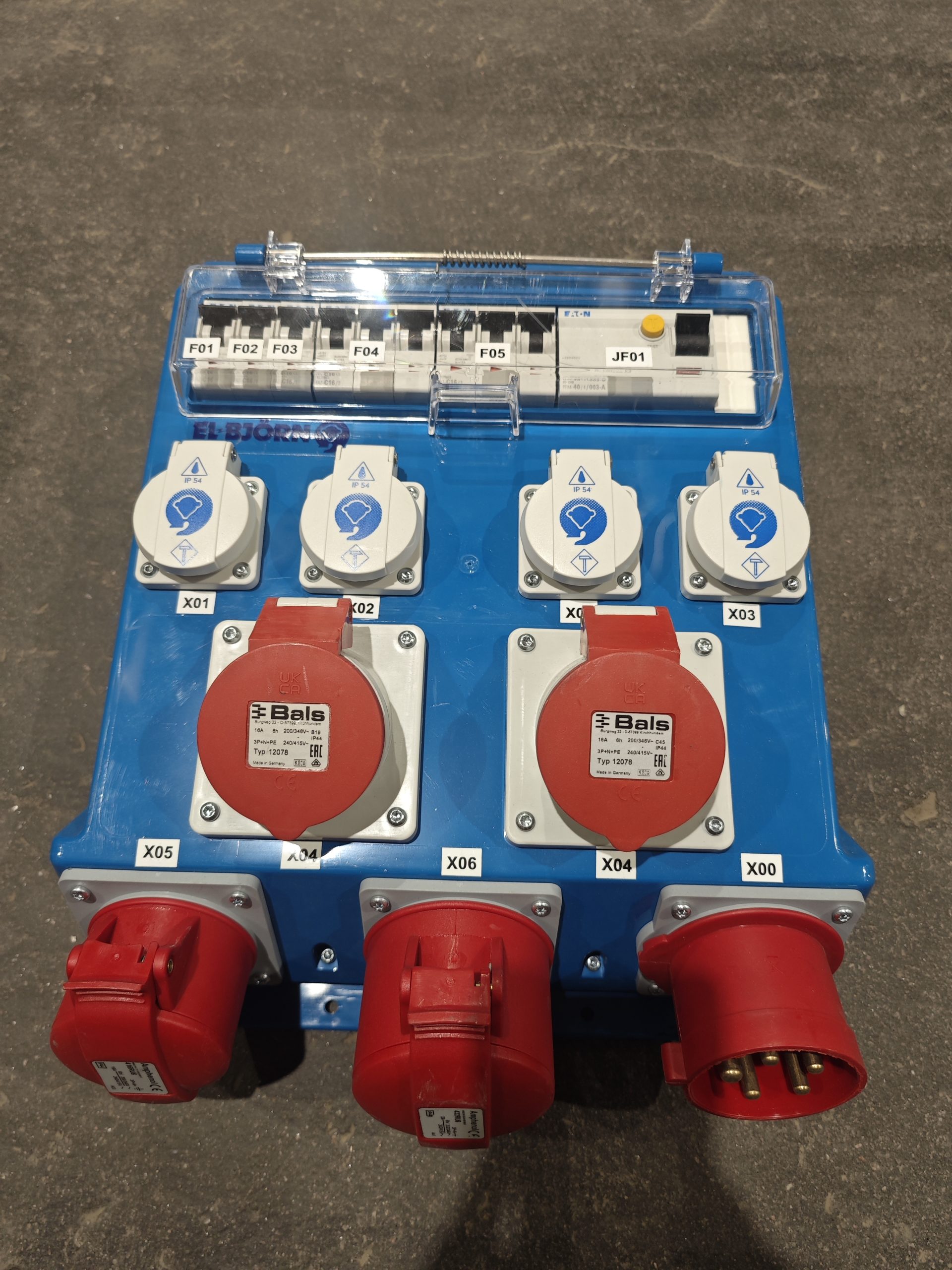 PDU | 32A | 1 x 32A out, 3x 16A CEE out, 4 x 16A Schuko out | Plastic