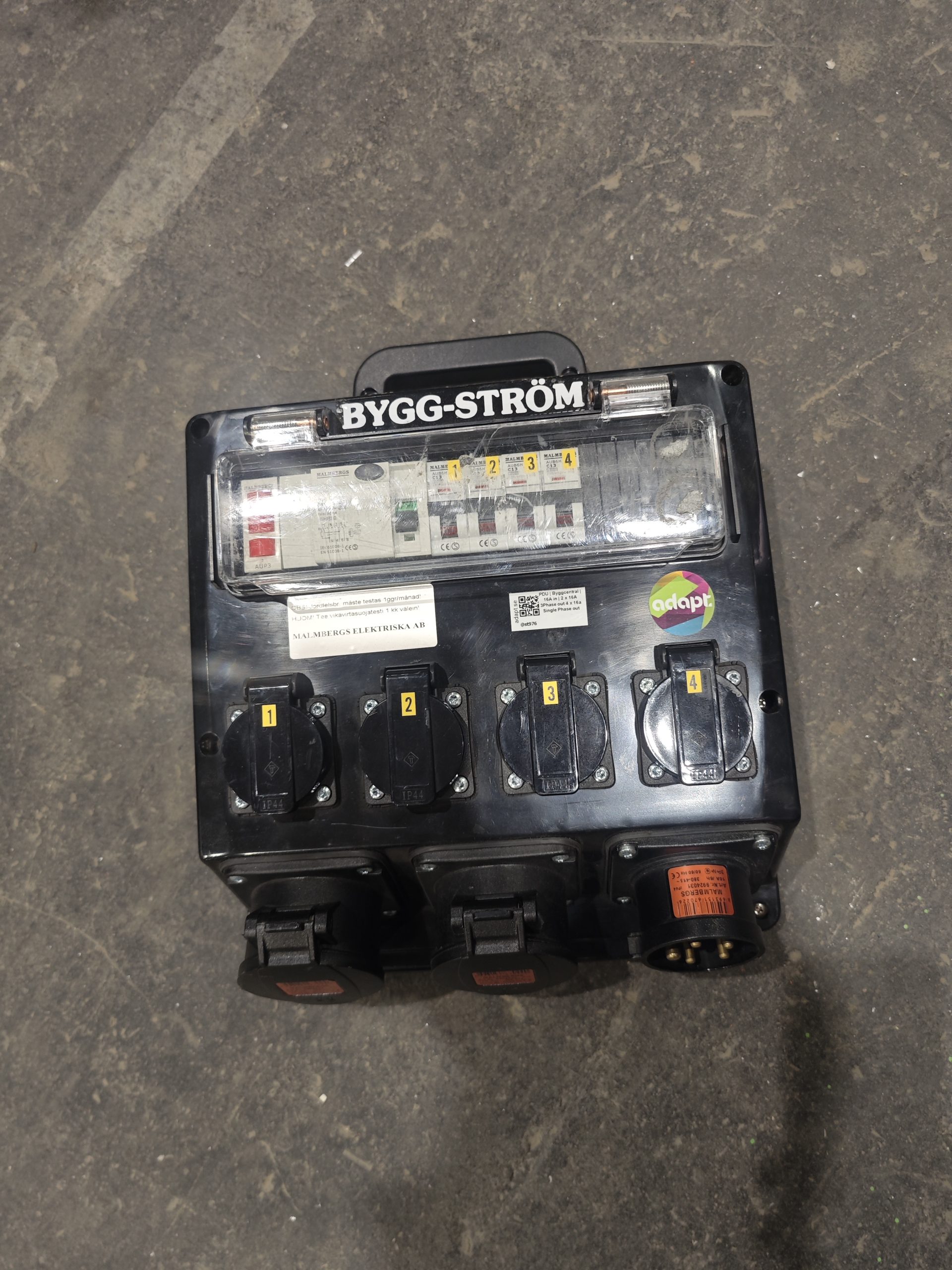 PDU | Byggcentral | 16A in | 2 x 16A 3Phase out 4 x 16a Single Phase out