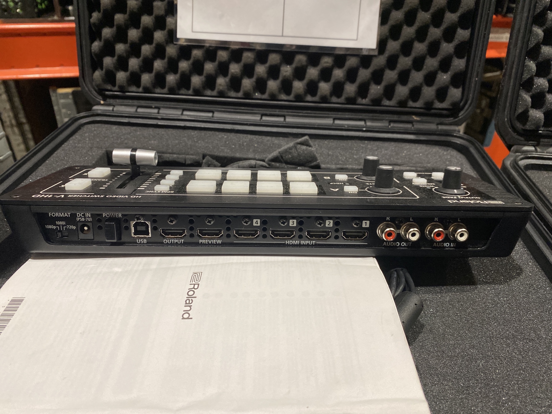 Roland V-1HD | videomixer - Image 1