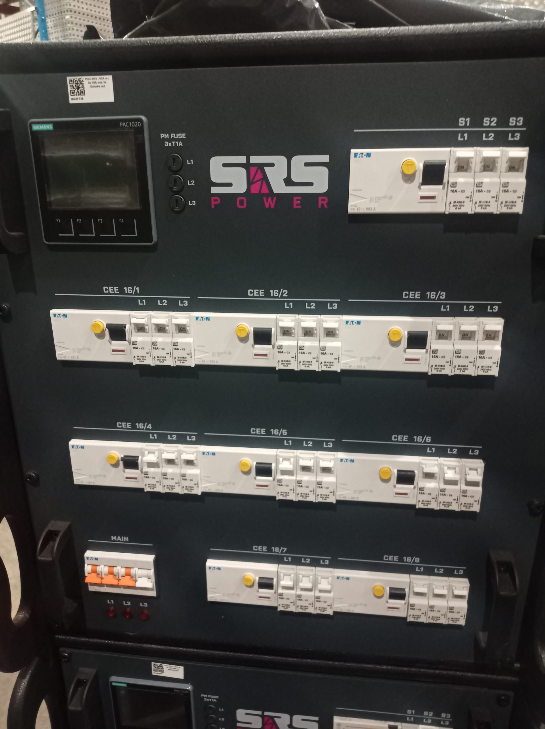 PDU SRS | 63A in | 8x 16A out, 3x Schuko out
