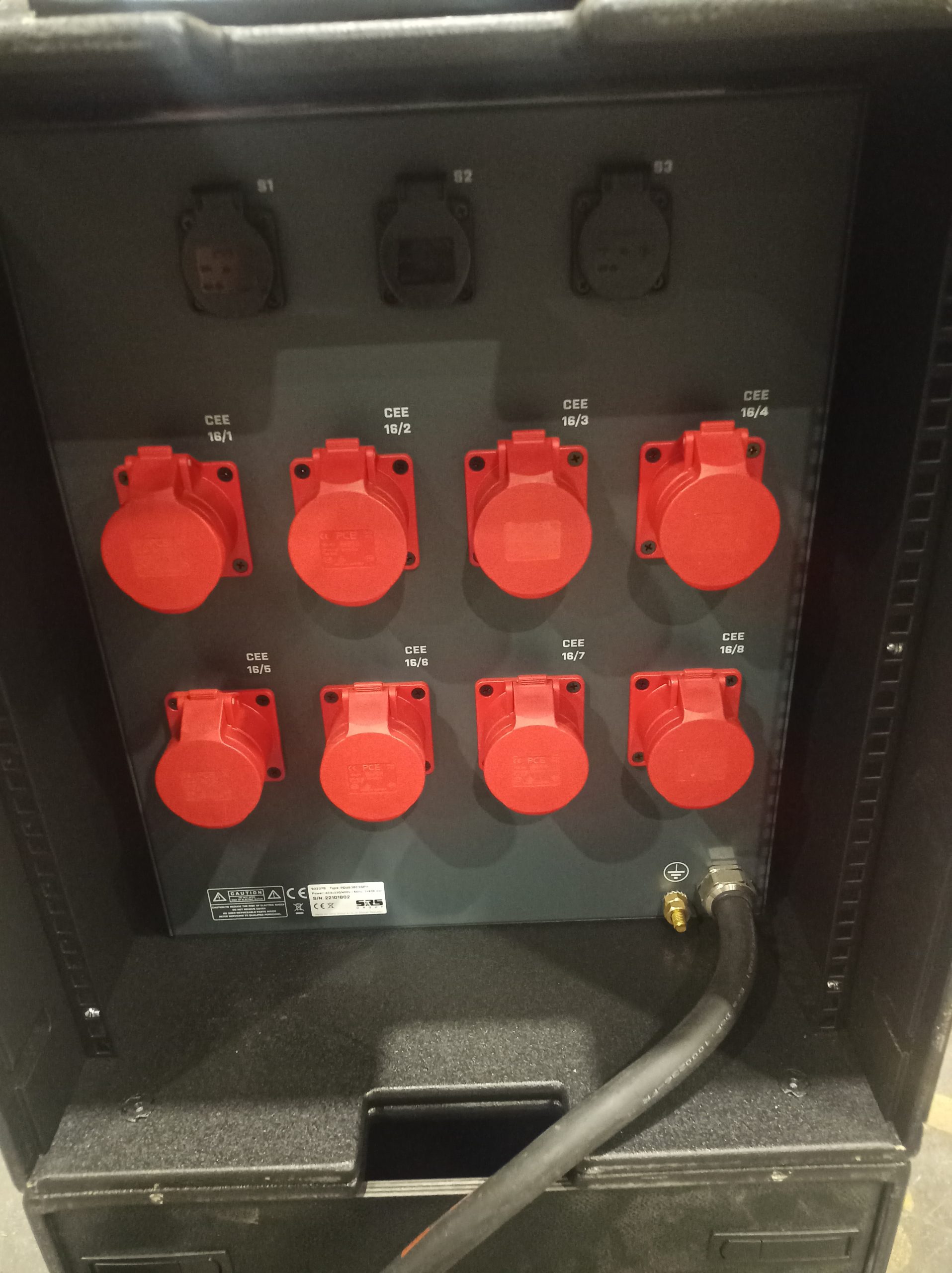 PDU SRS | 63A in | 8x 16A out, 3x Schuko out - Image 1