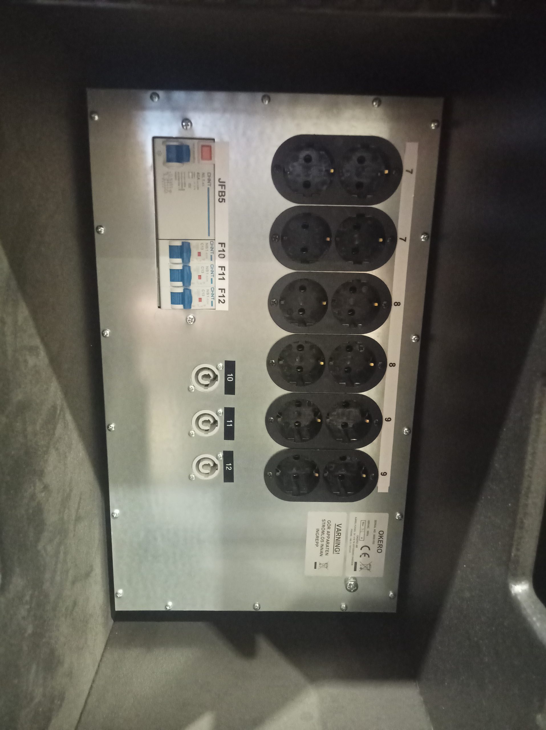 On Stage Audio PDU | 32 in, 32 out, 3 x powercon out, 6 x 16A blue, 6 x schucko out - Image 1